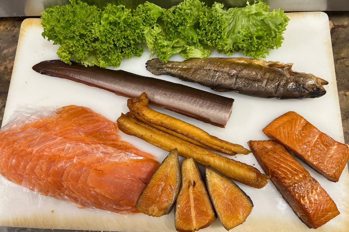 Räucherfisch-Auswahl: Lachs, Aal, Schillerlocken